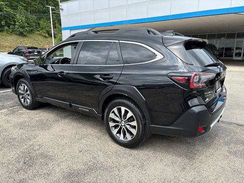Used 2023 Subaru Outback Limited AWD/4WD image 3
