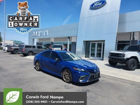 Used 2024 Toyota Camry SE w/ Convenience Package FWD image 2