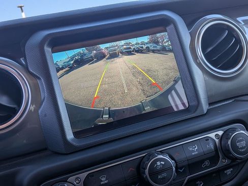 Used 2019 Jeep Wrangler Unlimited Sahara w/ Uconnect 4C Nav & Sound Group image 20