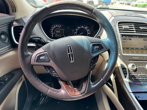 Used 2016 Lincoln MKX Reserve w/ Technology Package FWD image 28
