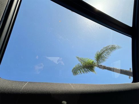 New 2025 Chevrolet Equinox EV RS image 18