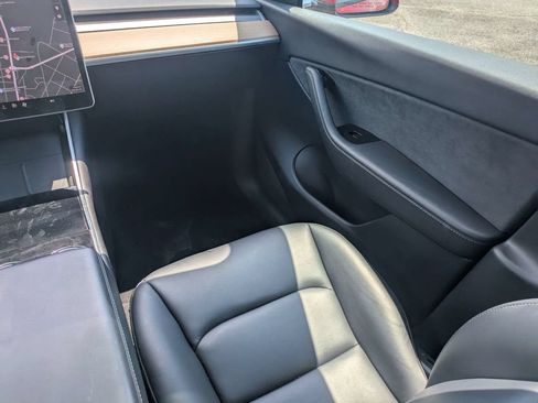 Used 2021 Tesla Model Y Long Range AWD/4WD image 18