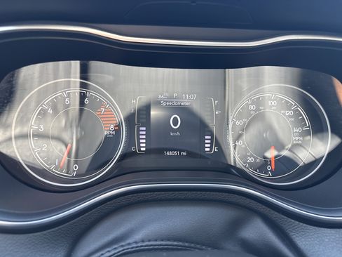 Used 2019 Jeep Cherokee Latitude w/ Cold Weather Group AWD/4WD image 23