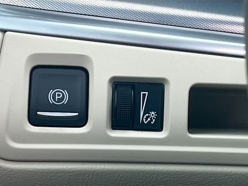 Used 2025 Cadillac XT5 Premium Luxury FWD image 10