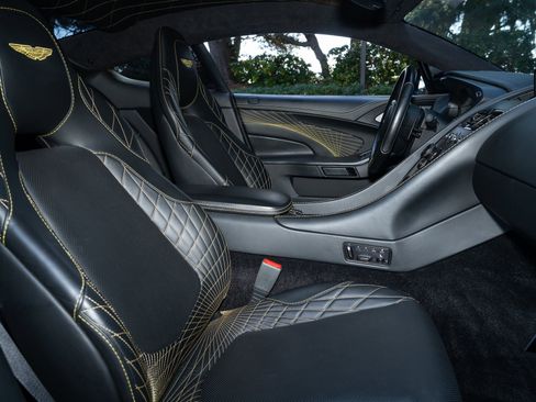 Used 2018 Aston Martin Vanquish S image 21