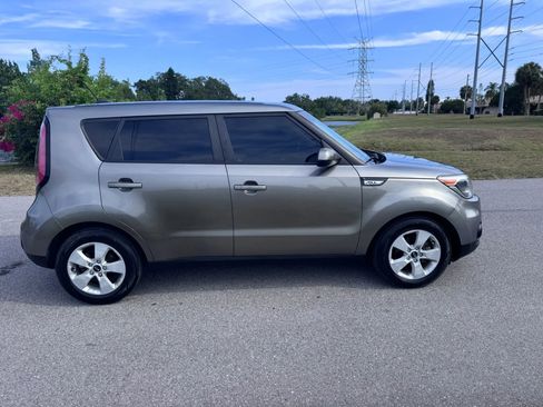 Used 2018 Kia Soul w/ Convenience Package FWD image 3