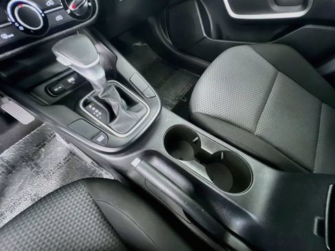 Used 2023 Kia Soul LX w/ LX Technology Package FWD image 25
