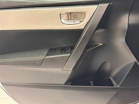 Used 2018 Toyota Corolla LE image 20