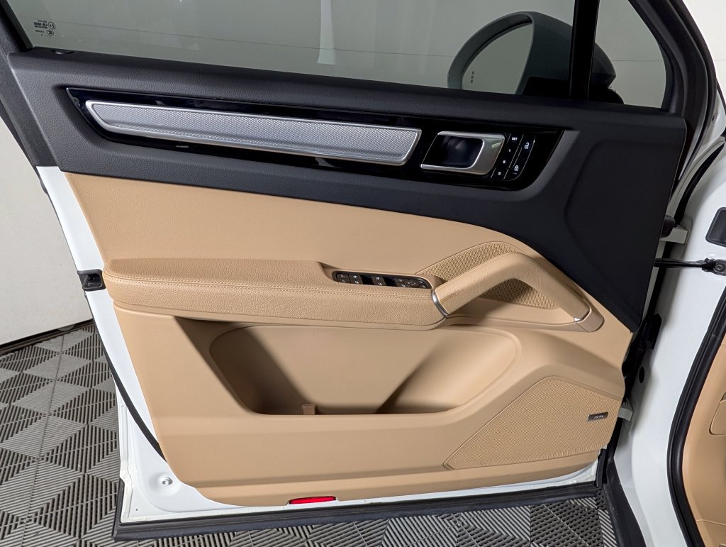 Used 2022 Porsche Cayenne Platinum Edition AWD/4WD image 23
