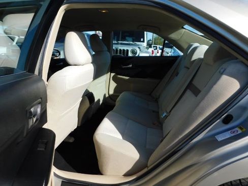 Used 2013 Toyota Camry L image 13