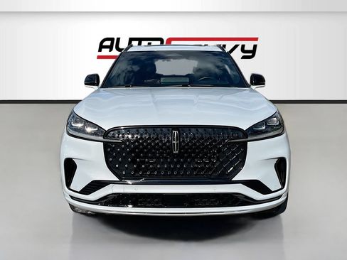 Used 2025 Lincoln Aviator Reserve w/ Equipment Group 201A AWD/4WD image 2