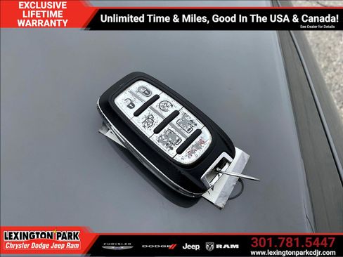 Used 2020 Chrysler Pacifica Limited FWD image 34