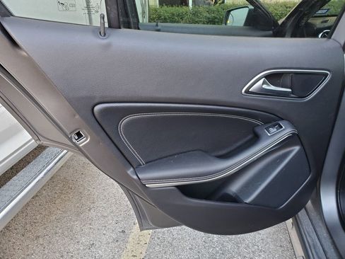 Used 2018 Mercedes-Benz GLA 250 4MATIC image 16