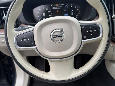 Used 2021 Volvo XC60 T5 Momentum w/ Protection Package AWD/4WD image 14