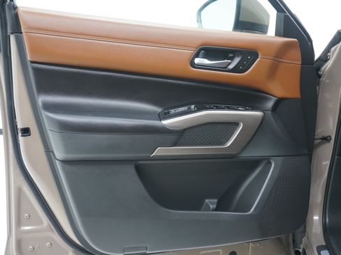 Used 2023 Nissan Pathfinder Platinum FWD image 16