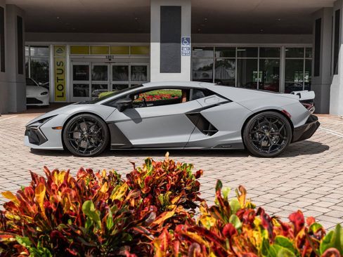 Used 2024 Lamborghini Revuelto AWD/4WD image 24