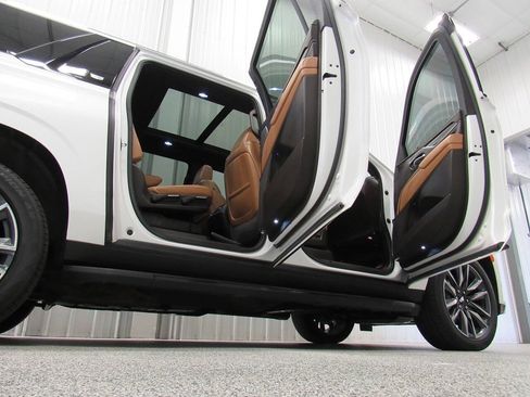 Used 2021 Cadillac Escalade ESV Sport w/ Heavy-Duty Trailer Package AWD/4WD image 16