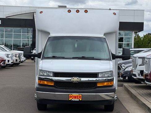 Used 2019 Chevrolet Express 3500 w/ Power Convenience Package image 9