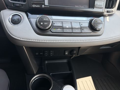 Used 2014 Toyota RAV4 Limited FWD image 24