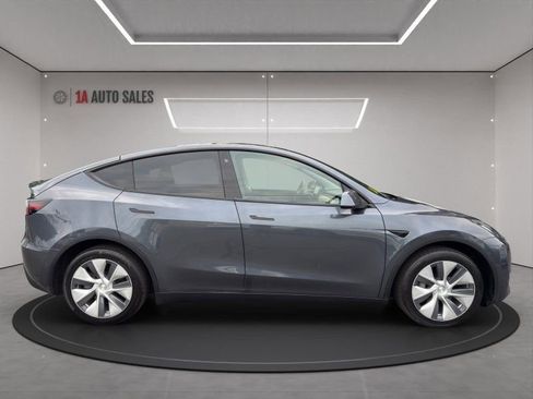 Used 2020 Tesla Model Y Long Range image 6
