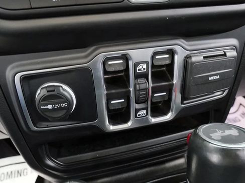 Used 2023 Jeep Wrangler Unlimited Sahara AWD/4WD image 26