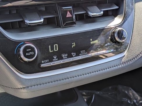 Used 2022 Toyota Corolla SE image 19