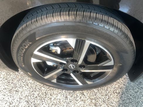 Used 2025 Nissan Sentra SV FWD image 5