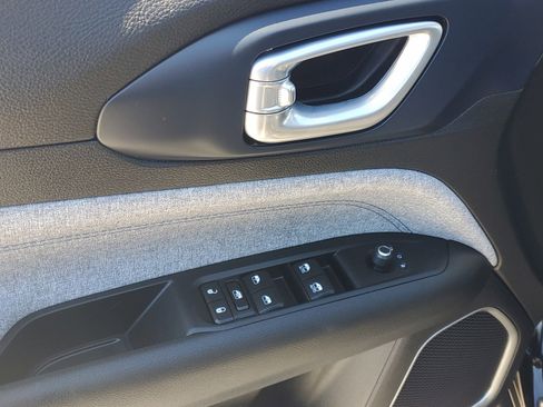 Used 2022 Jeep Compass Latitude image 17