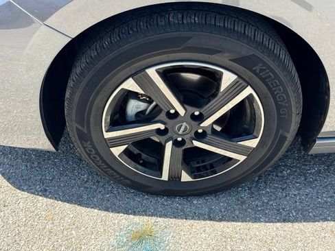 Used 2025 Nissan Sentra SV FWD image 7