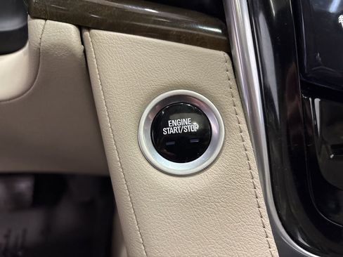 Used 2020 Cadillac Escalade Premium Luxury AWD/4WD image 22