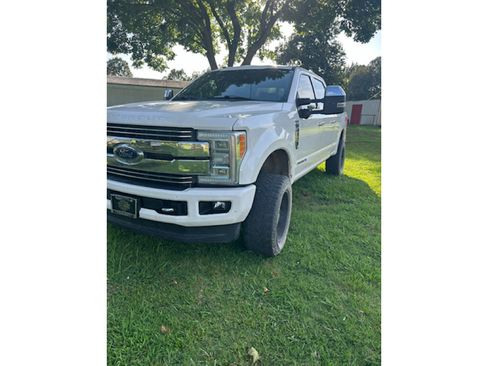 Used 2017 Ford F250 Platinum w/ Platinum Ultimate Package AWD/4WD image 6