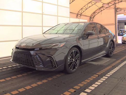 Used 2025 Toyota Camry XSE FWD image 1