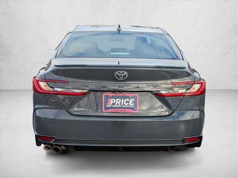 Used 2025 Toyota Camry SE image 6