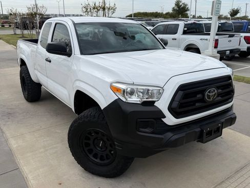 Used 2022 Toyota Tacoma SR RWD image 3