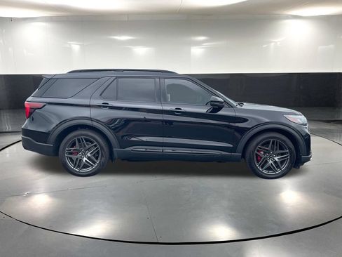 Used 2025 Ford Explorer ST AWD/4WD image 4