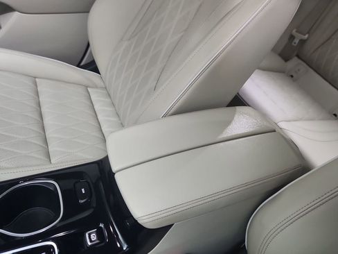 Used 2023 Buick Envision Avenir AWD/4WD image 25