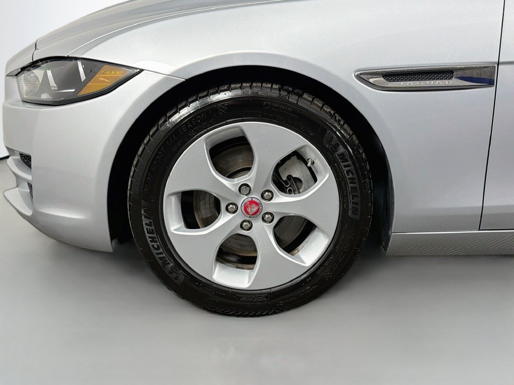 Used 2018 Jaguar XE RWD image 30