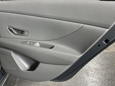 Used 2025 Hyundai Elantra SEL FWD image 32