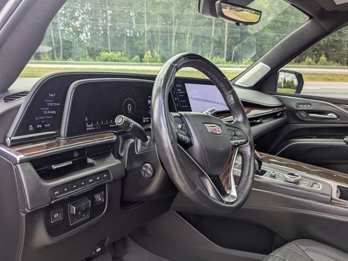 Used 2022 Cadillac Escalade Premium Luxury Platinum w/ Heavy-Duty Trailer Package AWD/4WD image 13