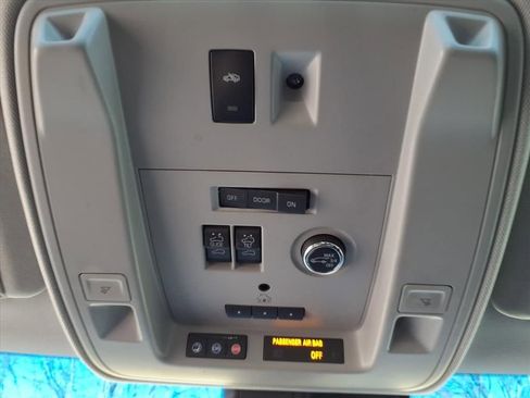 Used 2019 Cadillac Escalade ESV Premium Luxury image 26