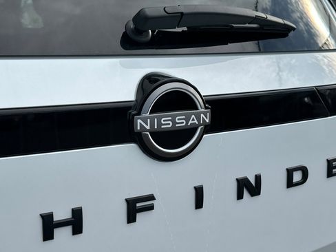 New 2025 Nissan Pathfinder SV w/ Black Appearance Package image 22