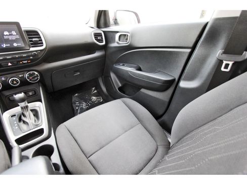 Used 2024 Hyundai Venue SE FWD image 12