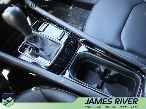 Used 2025 Jeep Compass Limited AWD/4WD image 37
