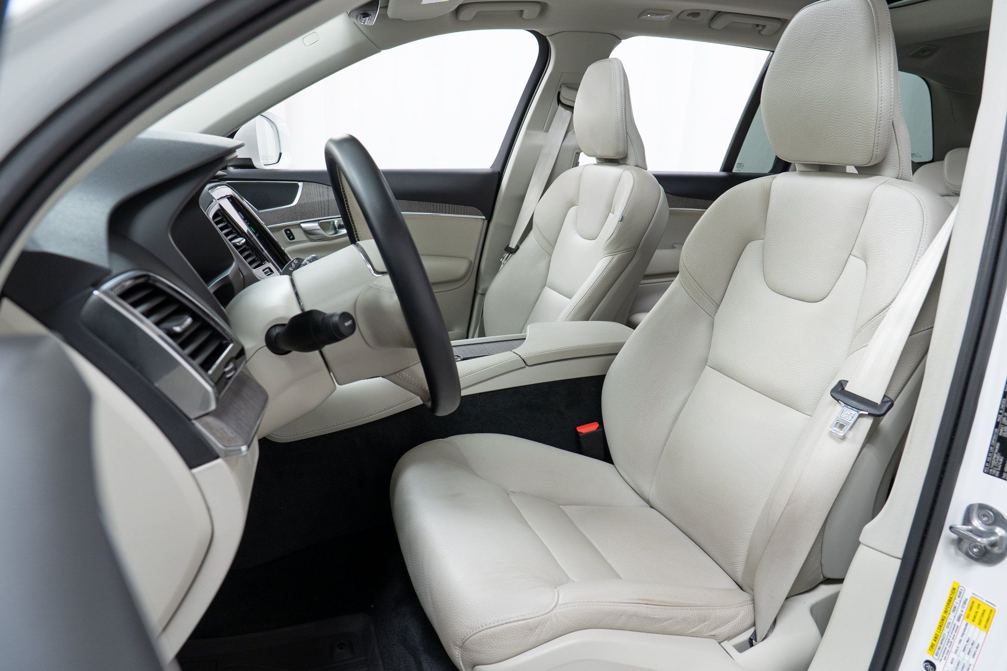 Certified 2023 Volvo XC90 B6 Plus w/ Protection Package Premier AWD/4WD image 13