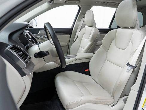Certified 2023 Volvo XC90 B6 Plus w/ Protection Package Premier AWD/4WD image 13