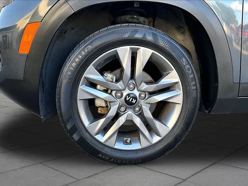 Used 2021 Kia Seltos S FWD image 11