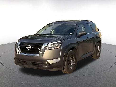 Used 2025 Nissan Pathfinder SV FWD image 14