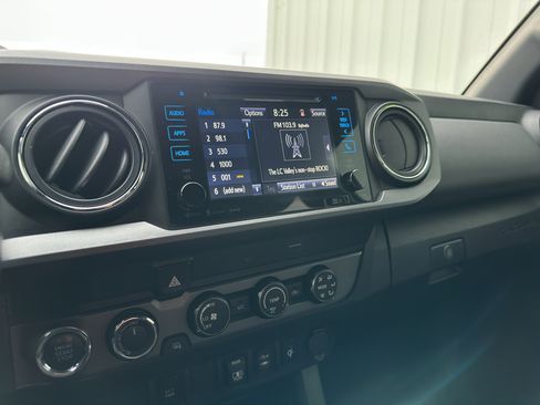 Certified 2019 Toyota Tacoma TRD Off-Road image 11