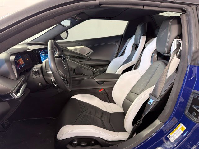 Used 2025 Chevrolet Corvette Stingray Premium Conv w/ Z51 Performance Package RWD image 13