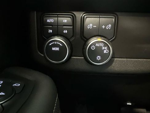 Used 2021 Chevrolet Tahoe Premier AWD/4WD image 24